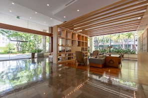 Interior - Luxury Two Bedroom Suite in Waikiki, Condo with Partial Ocean and City Views (Honolulu)