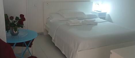 2 chambres, fer et planche à repasser, Wi-Fi, draps fournis