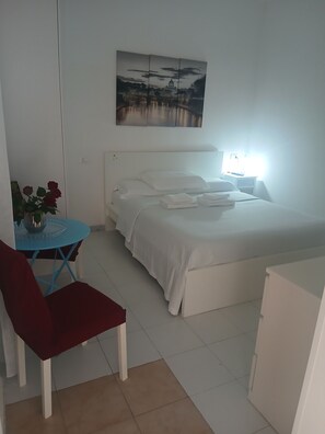 2 bedrooms, iron/ironing board, WiFi, bed sheets - Monolocale Suite con Terrazzino (Roma)