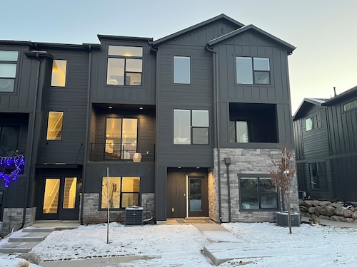  Mountain Luxury, Hot Tub - Near SnowBasin, Wasatch Peaks – Snowbasin Bungalow