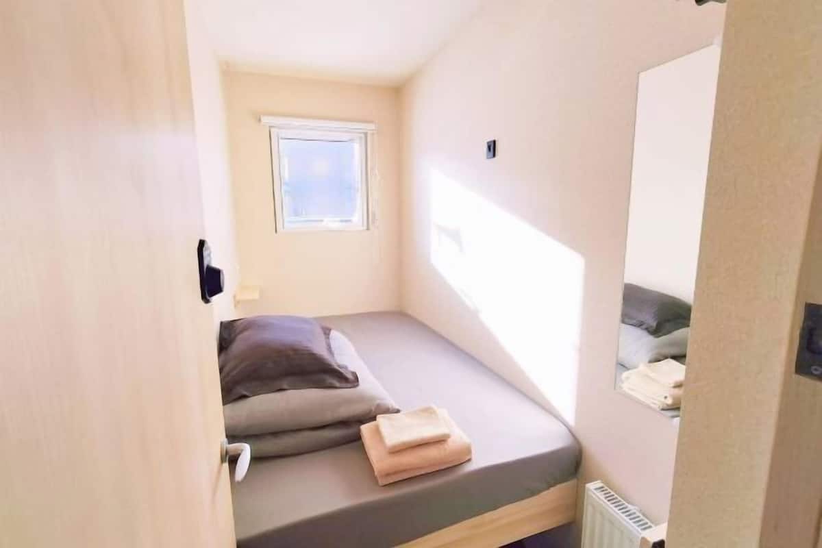 Blackout curtains, free WiFi, bed sheets