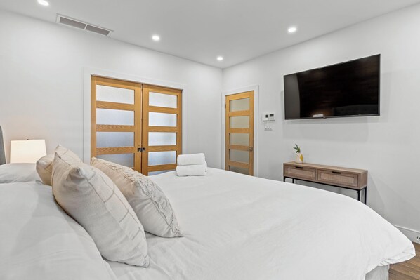 3 bedrooms, bed sheets