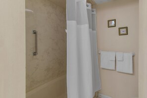 Hair dryer, towels - Sunrise gulf view/beach front condo! Enjoy one free beach chair set up each day (Destin)