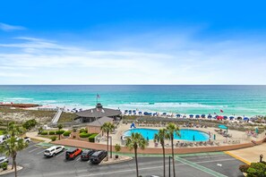 A heated pool - Sunrise gulf view/beach front condo! Enjoy one free beach chair set up each day (Destin)