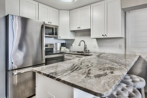 Refrigerador, microondas, horno y lavavajillas