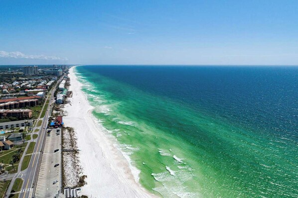 On the beach - ⭐Beach Front-Gulf Front Pool-Walk to Surf Hut-2BR Beach House 502D⭐ (Miramar Beach)