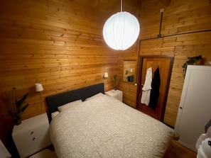 1 habitación, escritorio, tabla de planchar con plancha y wifi gratis 