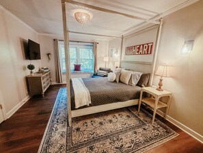 3 Schlafzimmer, Schreibtisch, Bügeleisen/Bügelbrett, WLAN