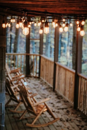 Terrace/patio. Discover Tranquility: Welcome to Firefly Cottage, Your Peaceful Retreat