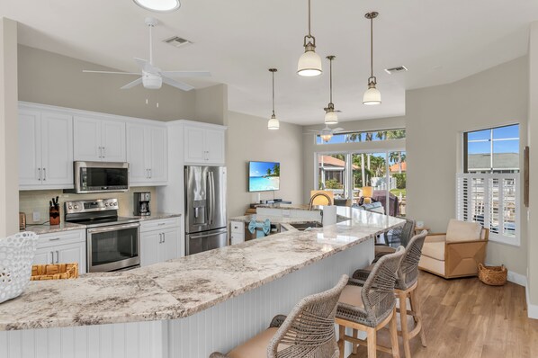 Fridge, microwave, oven, stovetop - Waterfront Escape Awaits, Marco's Best Kept Secret (Marco Island)