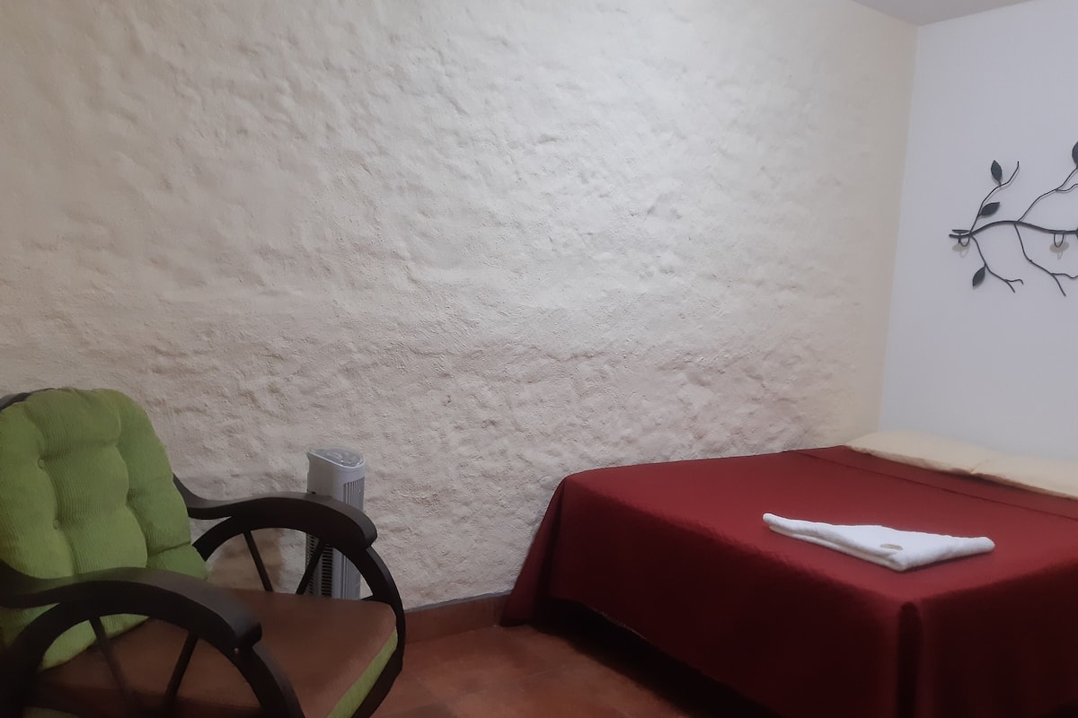 Basic Single Room | Free WiFi