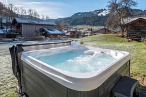 Tina de hidromasaje al aire libre