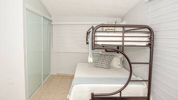 Chalet | 2 bedrooms, down duvets, in-room safe, free WiFi