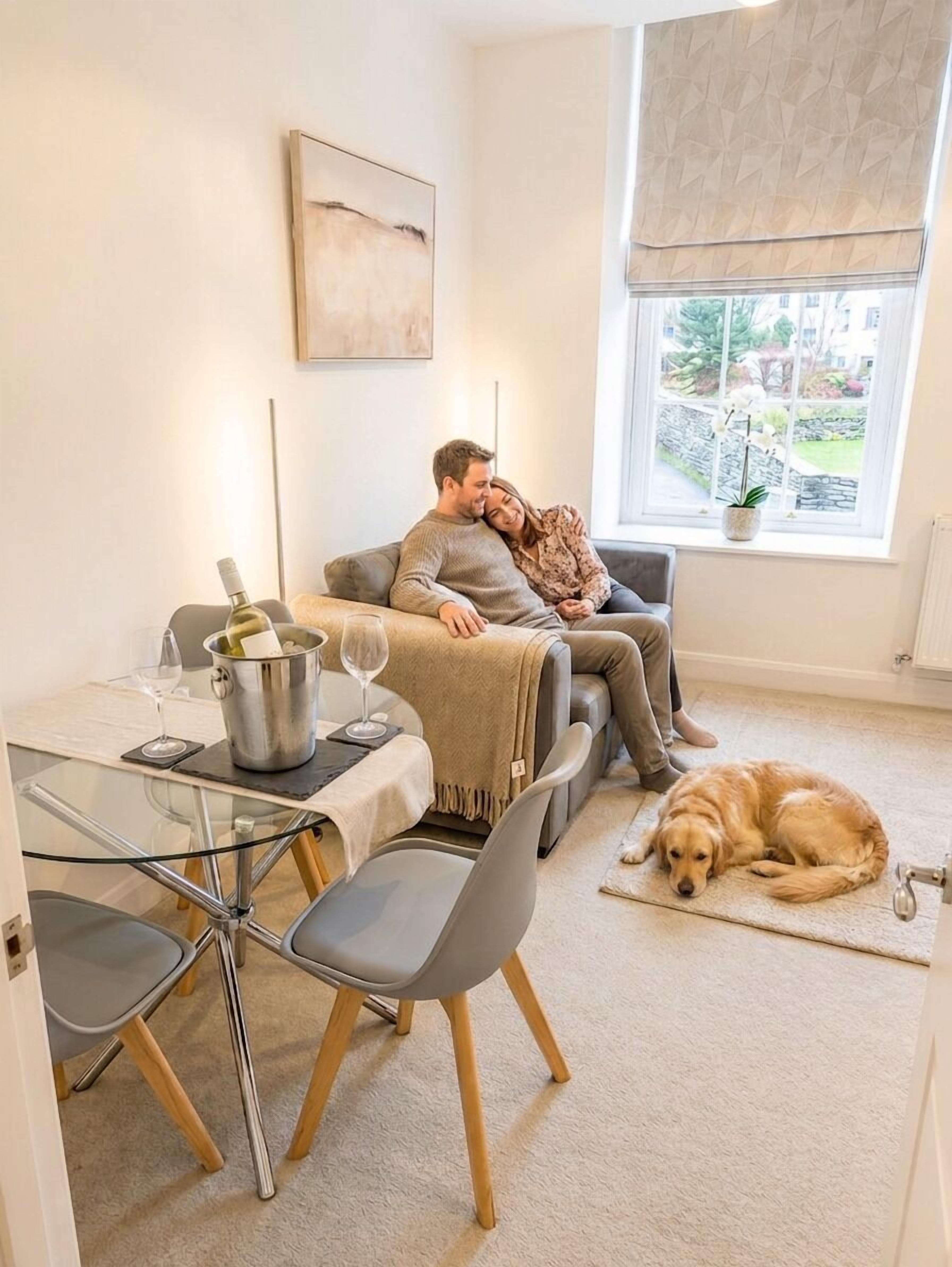 Apartment 7 Derwent (Pet friendly) | Woonruimte | Een 32-inch smart-tv met digitale zenders