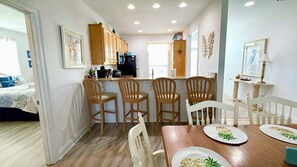 Dining - June 13 - 18 Reduced! Super Cute!   Easy Beach & Pool Access (Gulf Shores)