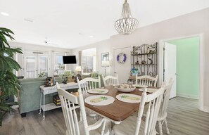 Dining - Adorable, updated and pet friendly in Morgantown (Gulf Shores)