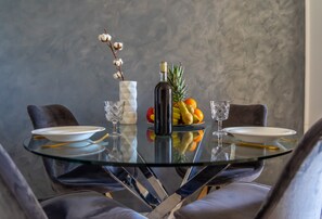 Appartement | Dineren in de kamer