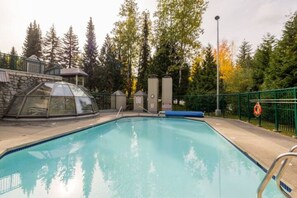 Piscine extérieure, piscine chauffée