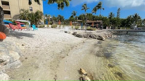 Una playa cerca, toallas de playa