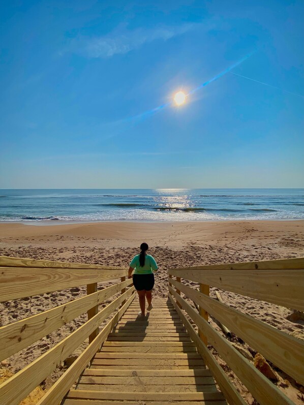 Ubicación a pie de playa, tumbonas y toallas de playa