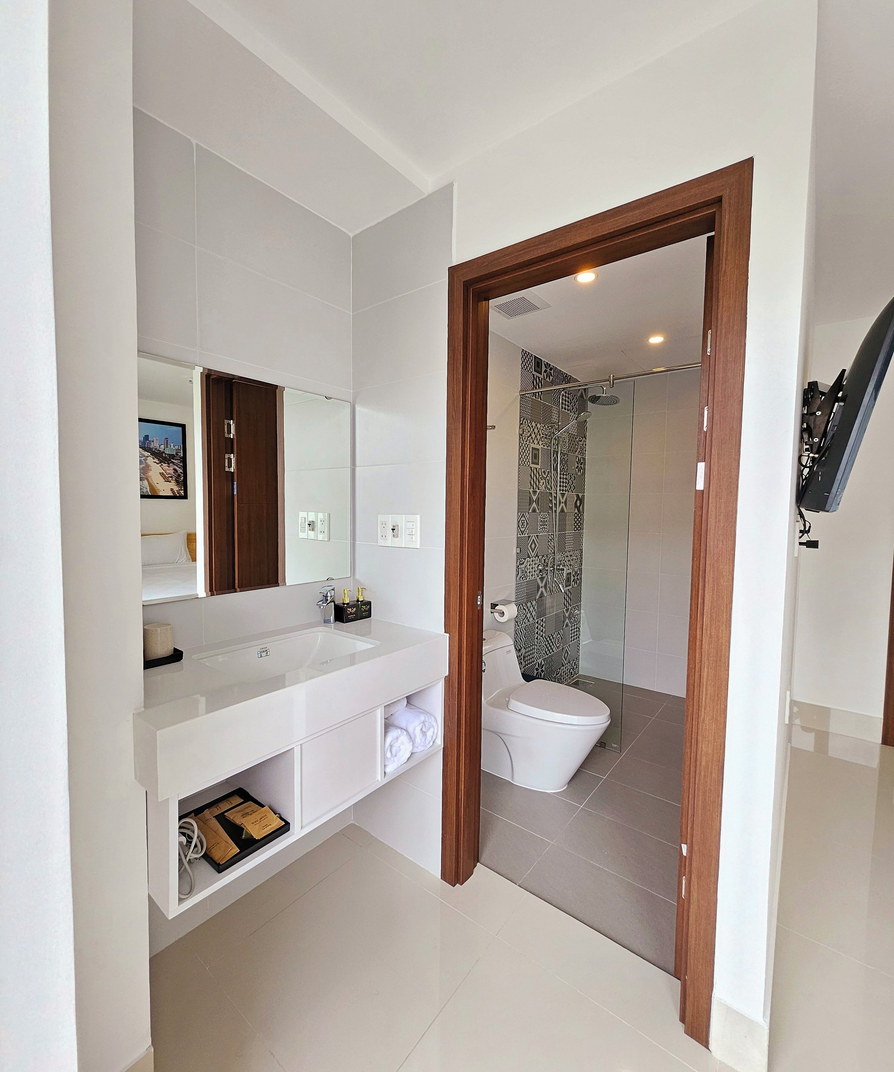 Double Room, 1 King Bed, Balcony, City View | Bathroom