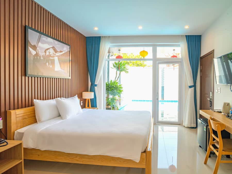 Phòng đôi Deluxe, 1 giường cỡ king, ban công, quang cảnh thành phố | Bộ đồ giường cao cấp, nệm Select Comfort, minibar