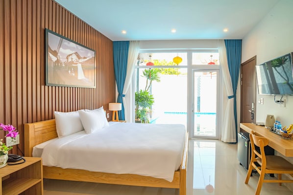 Deluxe Double Room, 1 King Bed, Balcony, City View | Premium bedding, Select Comfort beds, minibar, in-room safe - White House Central Villa (Da Nang)