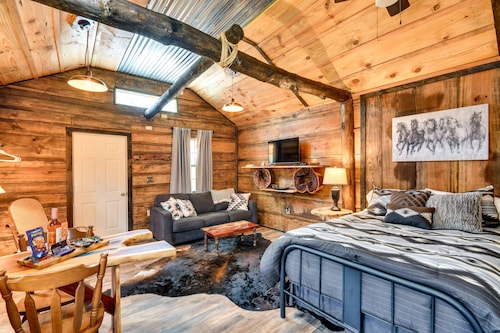 Angler’s Getaway! ‘Rustic Cabin’ on Lake Eufala