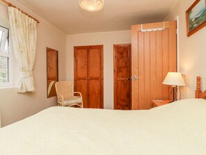 3 bedrooms, individually decorated, individually furnished, free WiFi