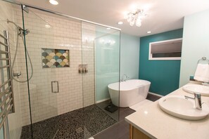 Jetted tub, hair dryer, towels, soap