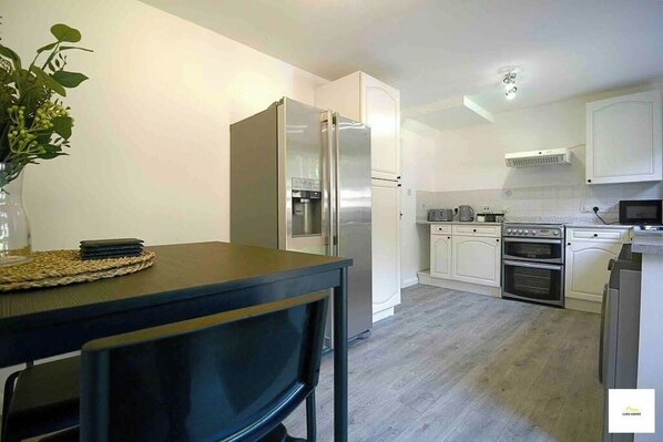 冷蔵庫、電子レンジ、オーブン、食器洗い機