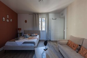 Iron/ironing board, travel crib, WiFi, bed sheets - L'appart K-ractere- Wifi, Centre Ville, 4 Pers (LE MANS)
