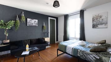 Fer et planche à repasser, lit parapluie, Wi-Fi, draps fournis