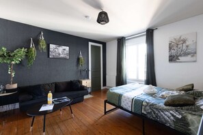 Iron/ironing board, travel crib, WiFi, bed sheets - L'appart K-ractere -wifi Fibre- Checkin Auto- 4 p (LE MANS)