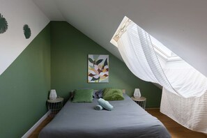 1 slaapkamer, een strijkplank/strijkijzer, reisbedje, wifi