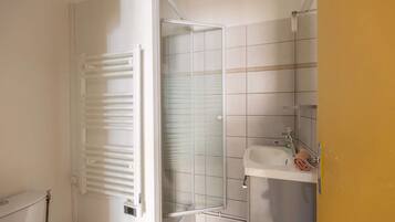 Douche, sèche-cheveux