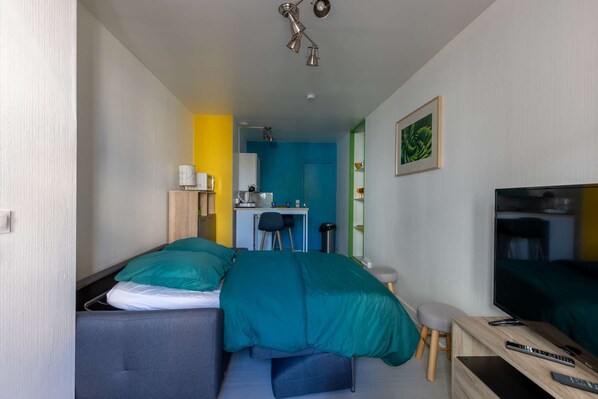 1 bedroom, iron/ironing board, travel crib, WiFi