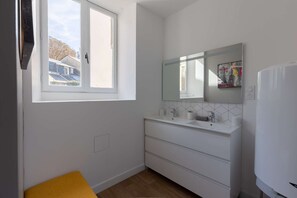 Een douche, een haardroger, een bidet