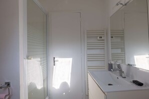 Een douche, een haardroger