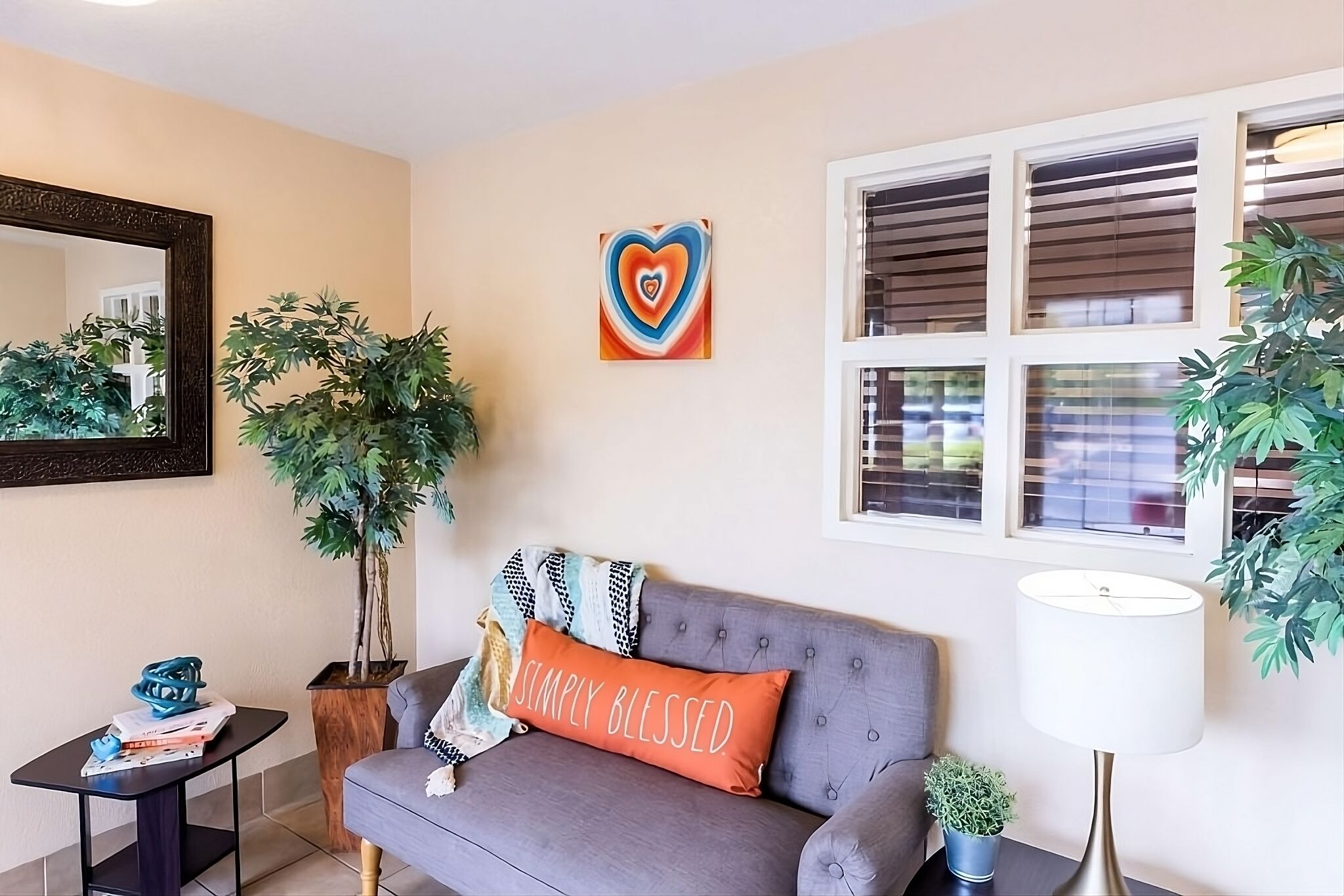 2 Stylish Units With Full Kitchen, Near Lake Forest Heritage Hill Historic Park!