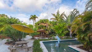 Pool - Unwind in Clearwater! Full Kitchen, Outdoor Pool, Free Parking, Pets Friendly (Clearwater)