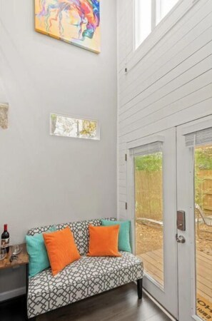 Living area - Tiny House, Big Personality w/ Hot Tub (Austin)