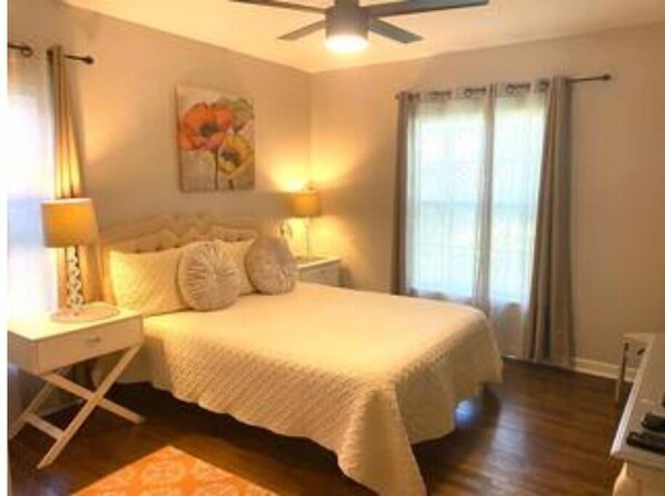 3 habitaciones, escritorio, tabla de planchar con plancha y wifi gratis 