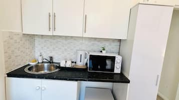 Estúdio | Cozinha privada | Geladeira, micro-ondas, chaleira elétrica