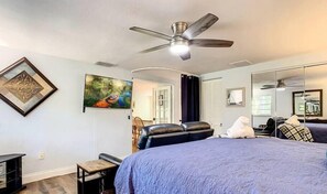 1 soverom, strykejern/-brett, reiseseng for barn og wi-fi