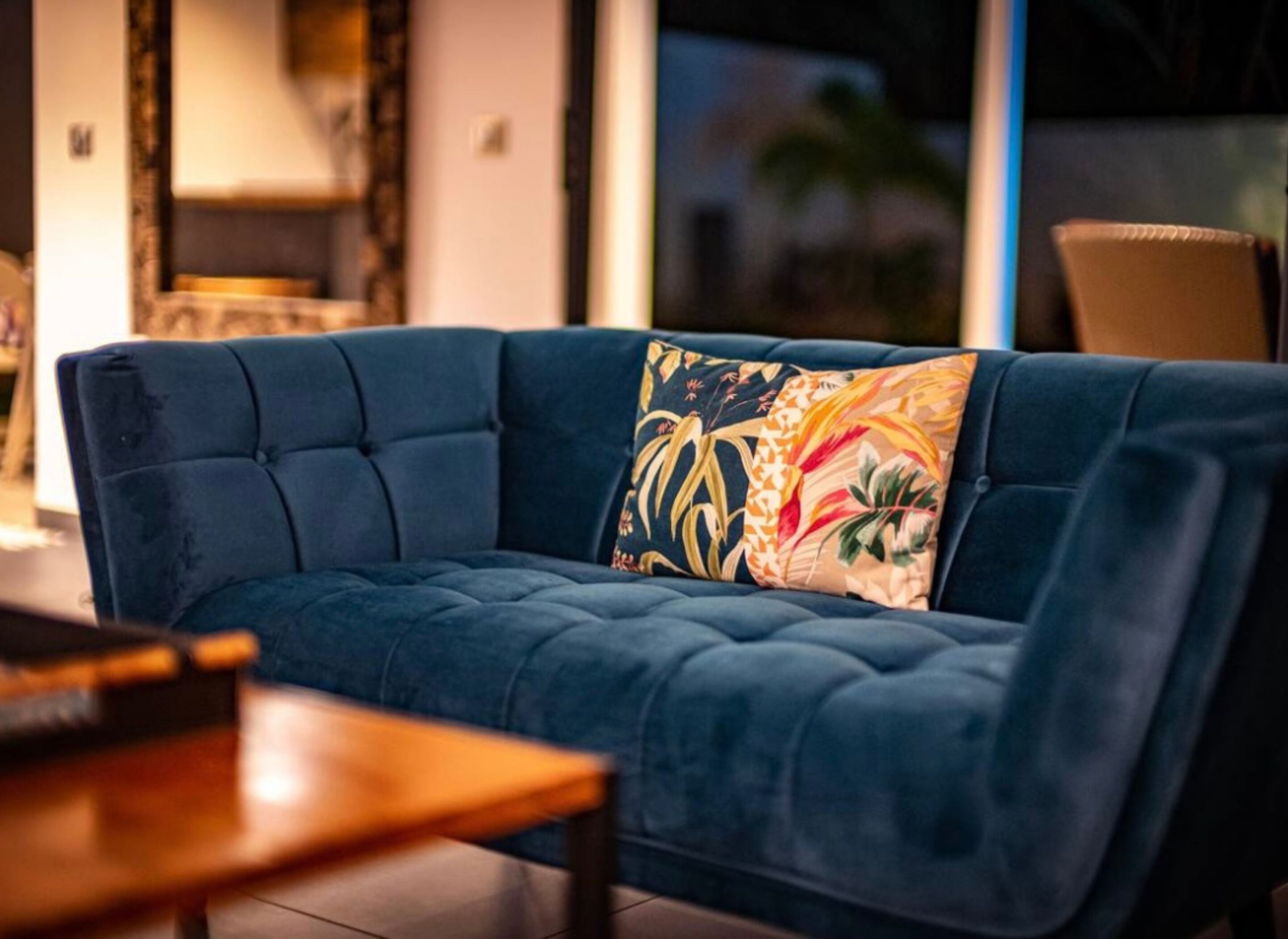 Een 32-inch ledtelevisie met kabelzenders