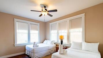 2 habitaciones, escritorio, tabla de planchar con plancha y wifi