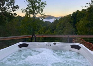 Outdoor spa tub - Mountains - Romantic, Hot Tub, Campfire, Green (bakersville)