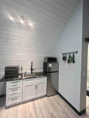 Refrigerador, microondas, lavavajillas, cafetera/tetera