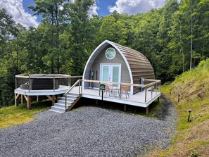 Exterior - Romantic hot tub campfire mountains Brown (bakersville)